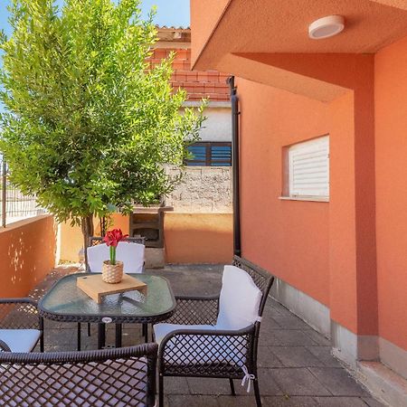Cozy Home In Vrsi With Wifi Exterior foto