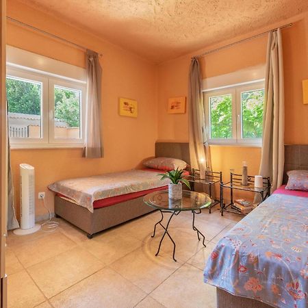 Cozy Home In Vrsi With Wifi Exterior foto