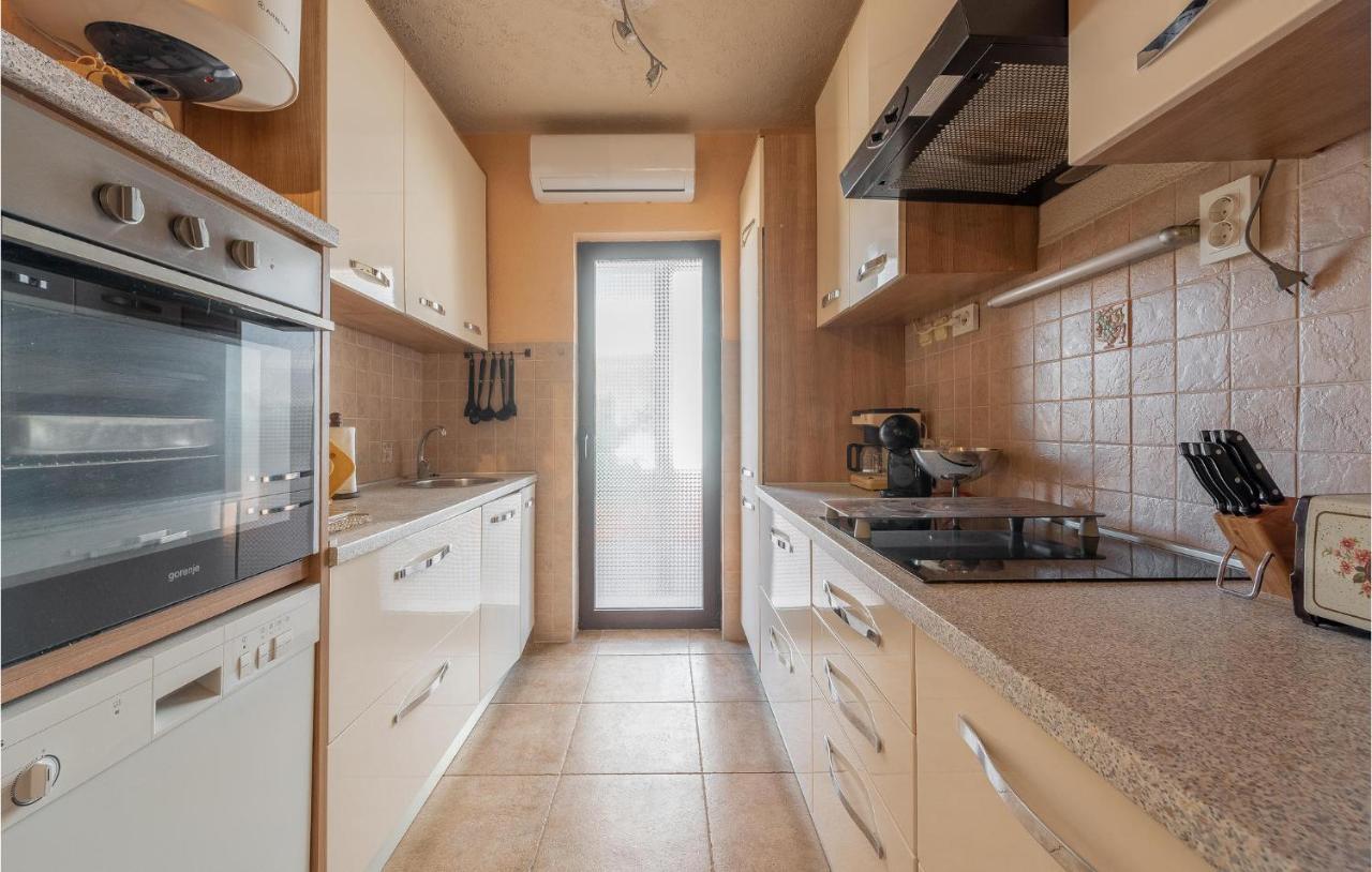 Cozy Home In Vrsi With Wifi Exterior foto