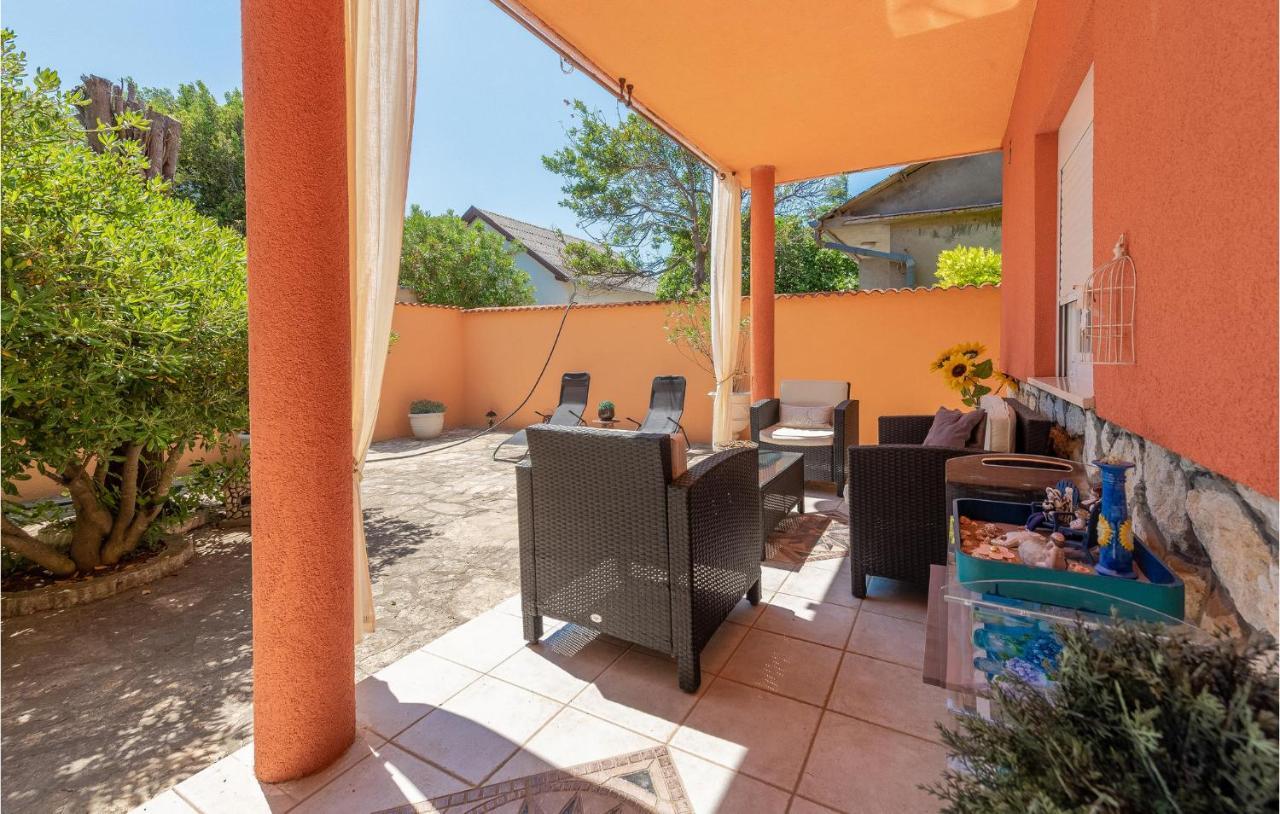 Cozy Home In Vrsi With Wifi Exterior foto