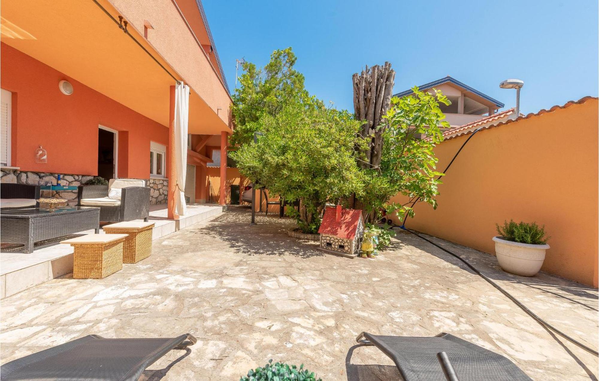 Cozy Home In Vrsi With Wifi Exterior foto